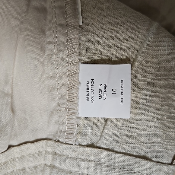 Women's Linen Capri Pants - Picture 6 of 6